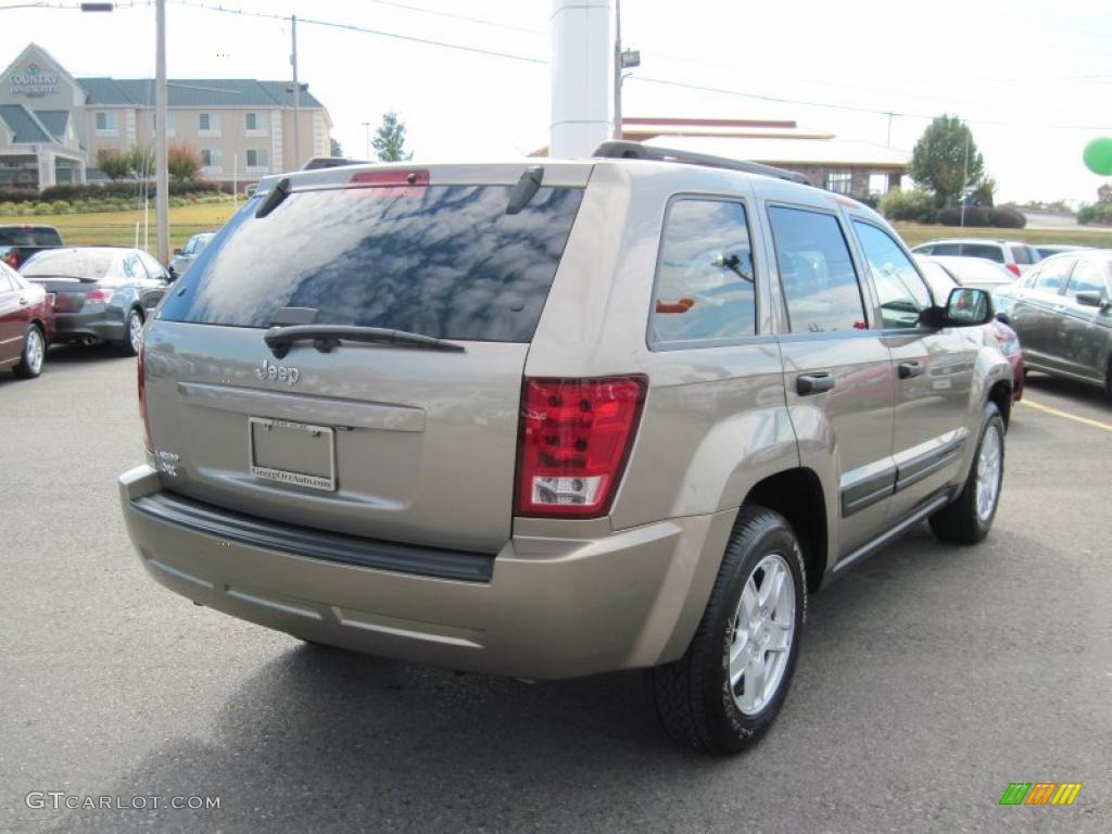 2006 Grand Cherokee Laredo - Light Khaki Metallic / Khaki photo #5