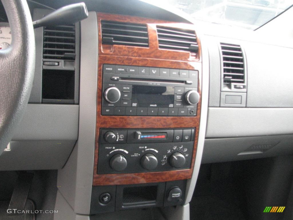 2008 Dodge Durango SLT Controls Photo #39753606