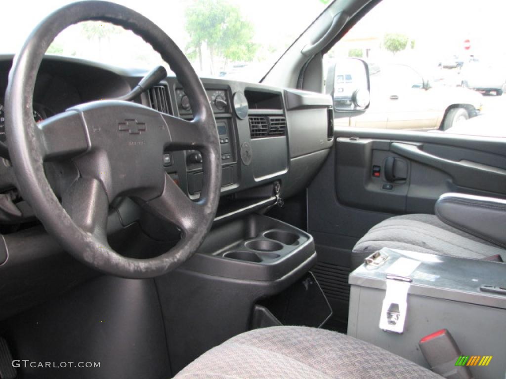 Medium Dark Pewter Interior 2005 Chevrolet Express 1500 Commercial Van Photo #39754662