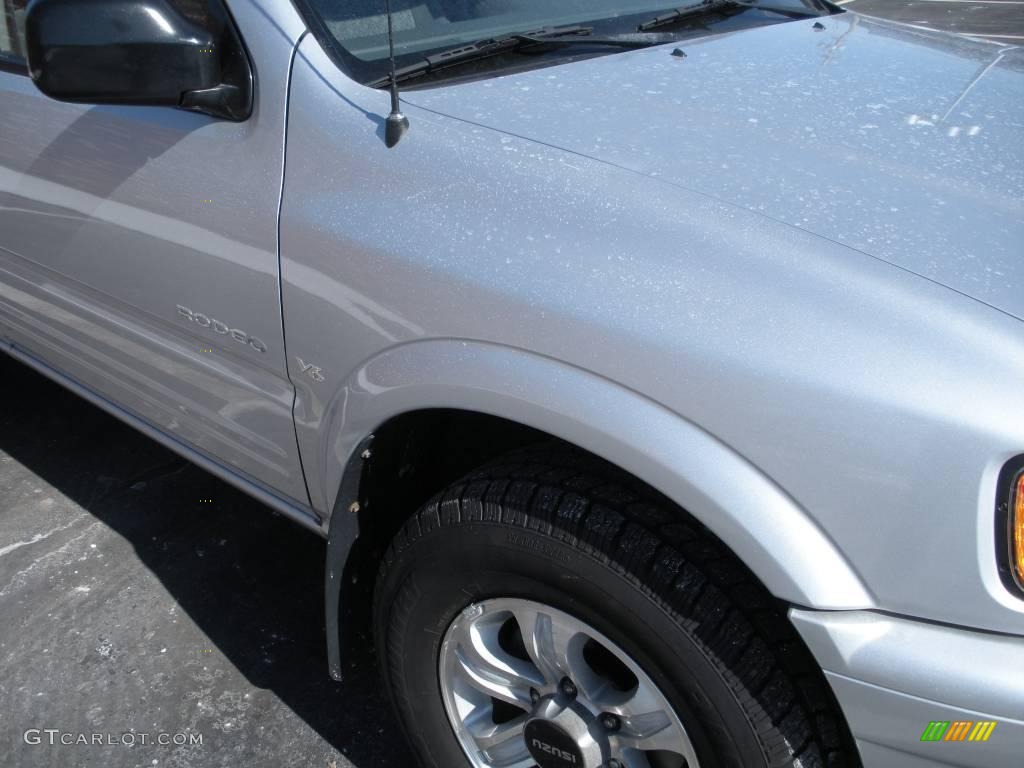 2000 Rodeo LS 4WD - Bright Silver Metallic / Gray photo #4