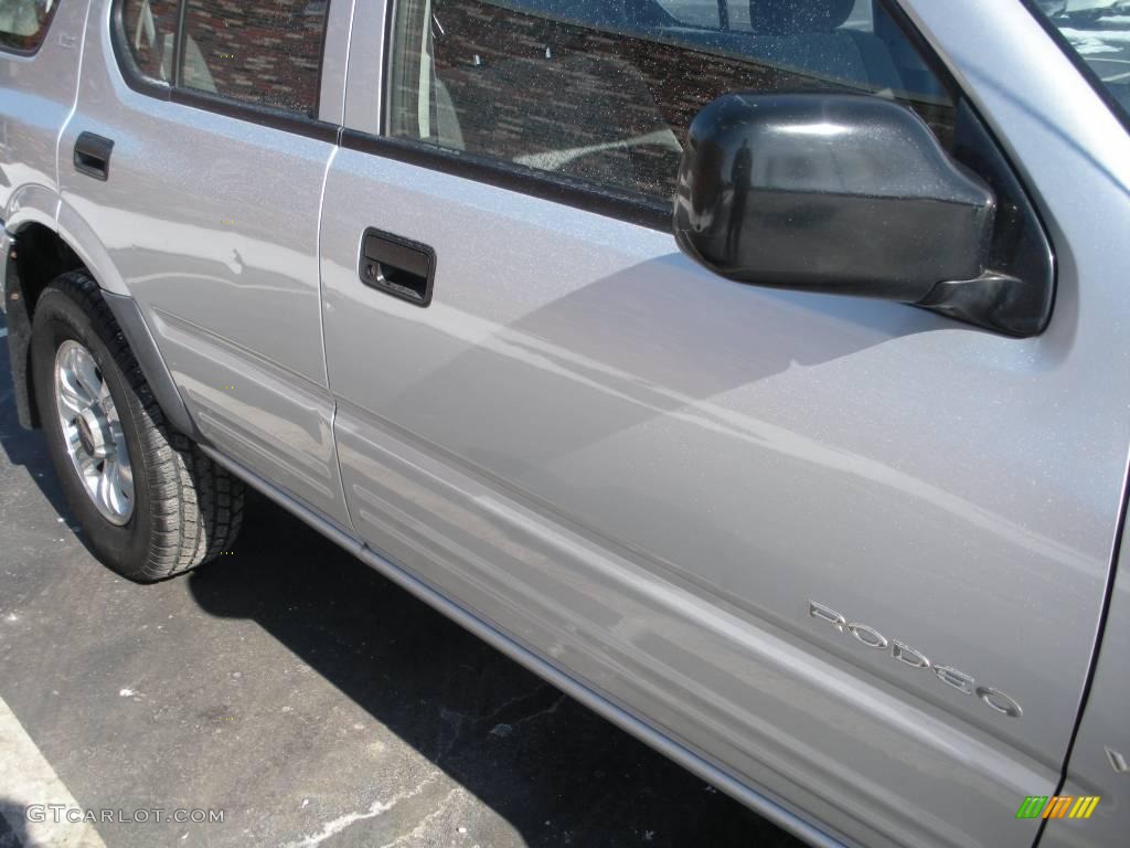2000 Rodeo LS 4WD - Bright Silver Metallic / Gray photo #5