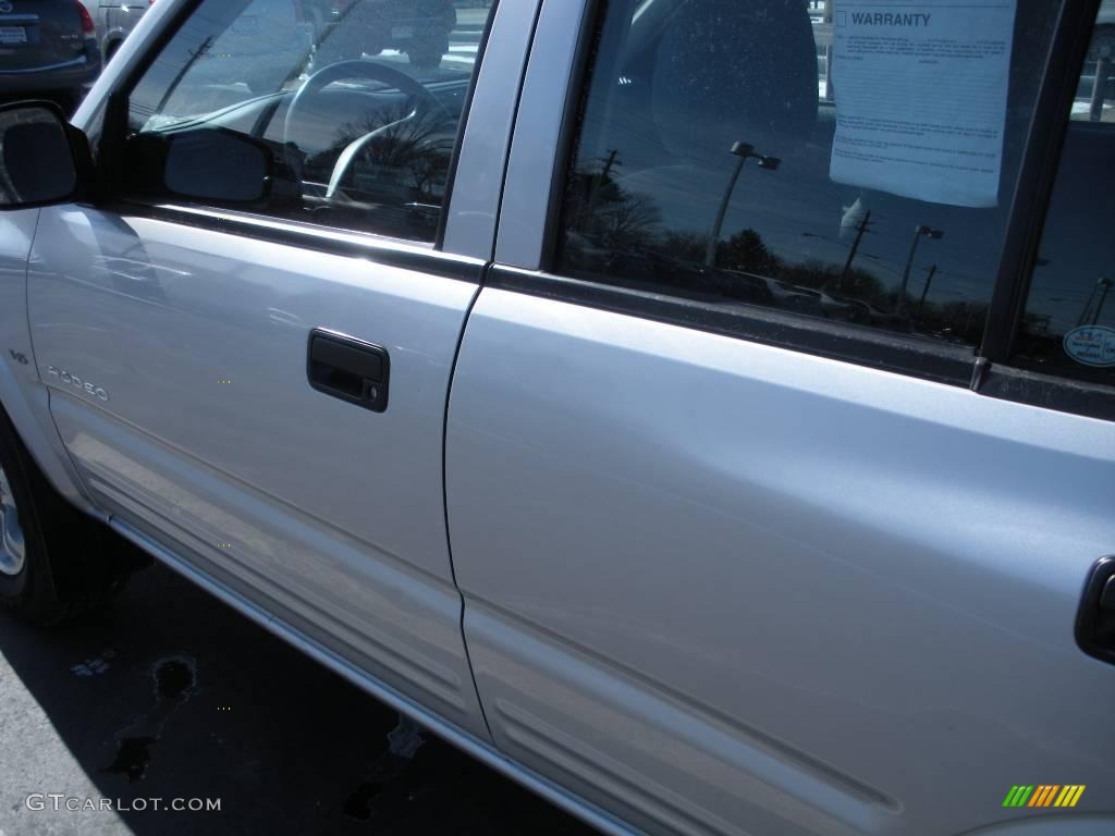 2000 Rodeo LS 4WD - Bright Silver Metallic / Gray photo #9