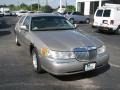 2000 Light Parchment Gold Metallic Lincoln Town Car Executive  photo #2