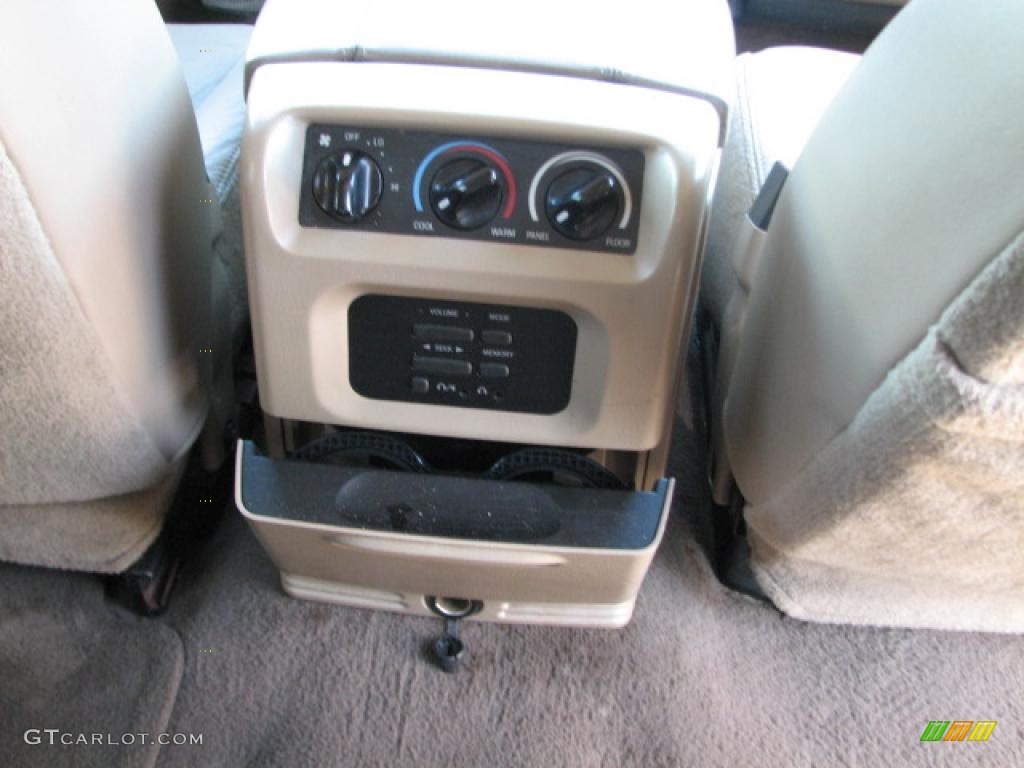 2002 Ford Expedition Eddie Bauer Controls Photo #39761298