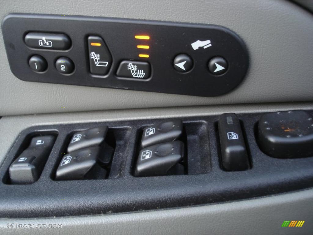 2005 GMC Yukon XL SLT 4x4 Controls Photo #39761758