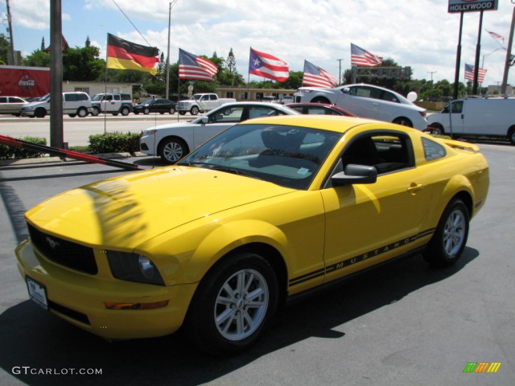 2005 Mustang V6 Deluxe Coupe - Screaming Yellow / Dark Charcoal photo #5