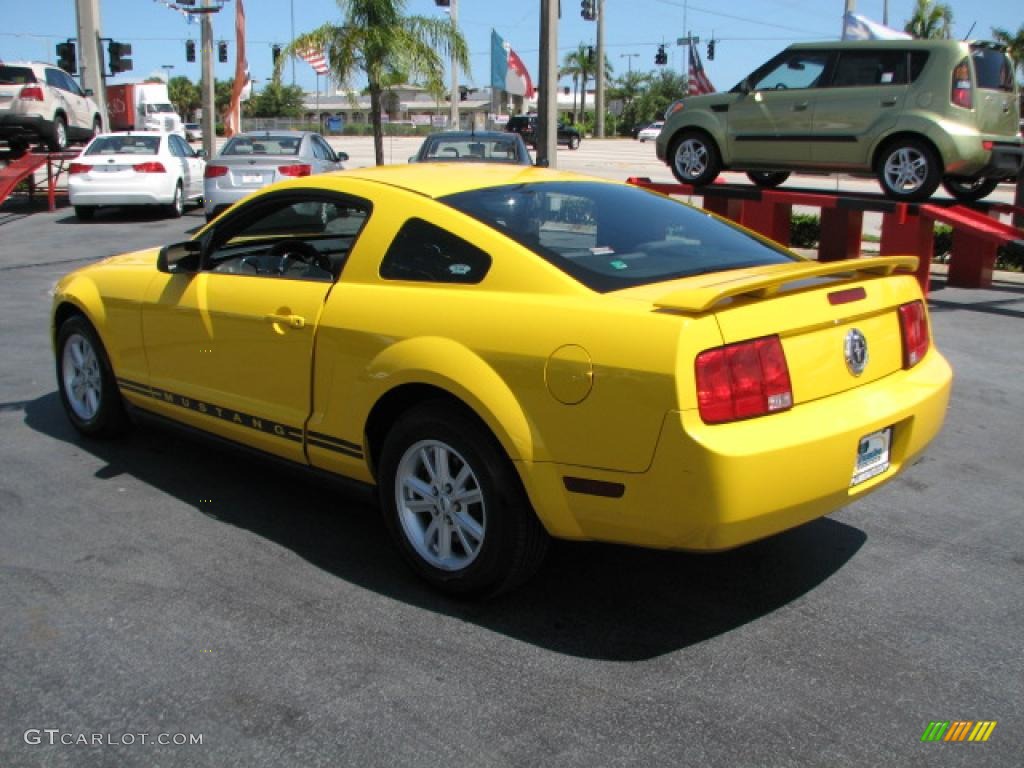 2005 Mustang V6 Deluxe Coupe - Screaming Yellow / Dark Charcoal photo #7