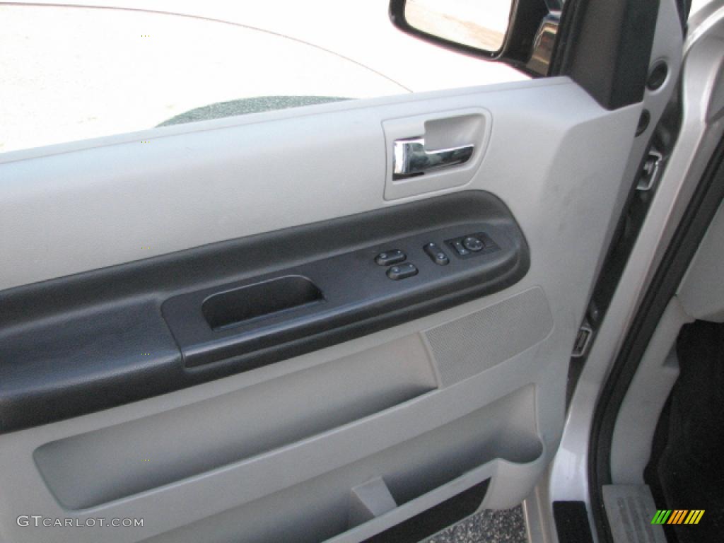 2005 Mercury Monterey Convenience Door Panel Photos