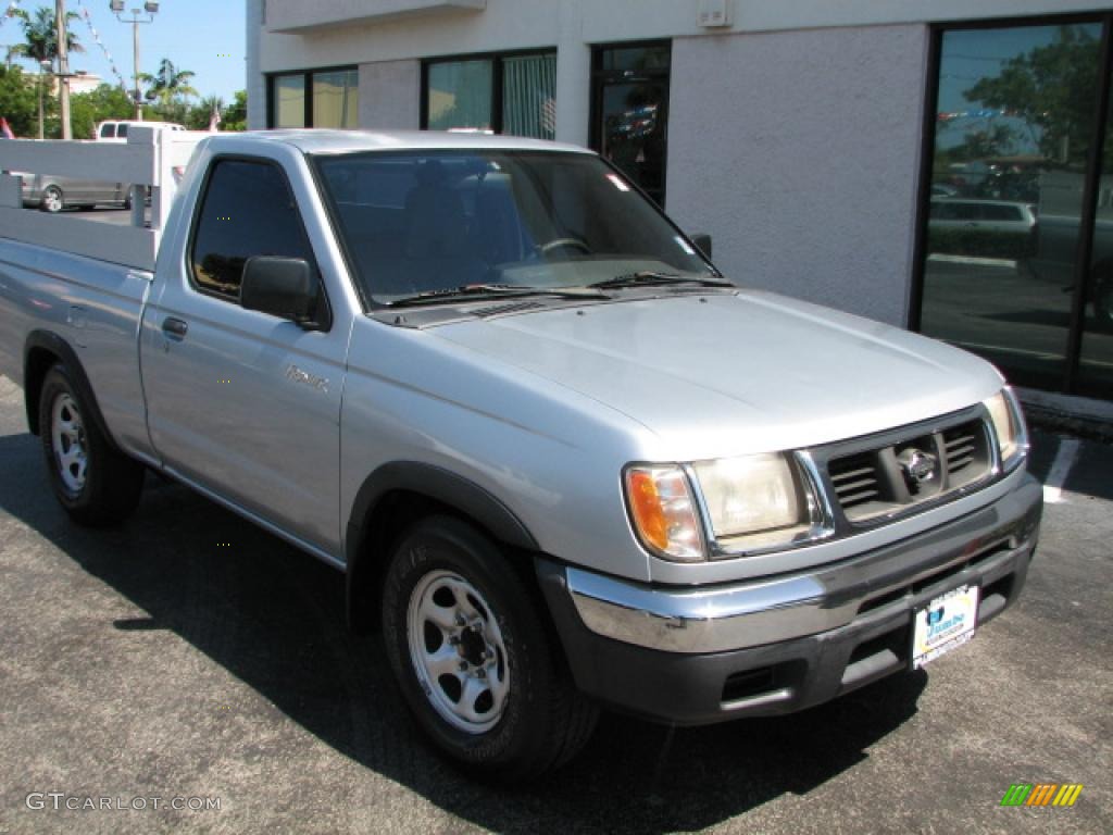 2000 Frontier XE Regular Cab - Silver Ice / Gray photo #1