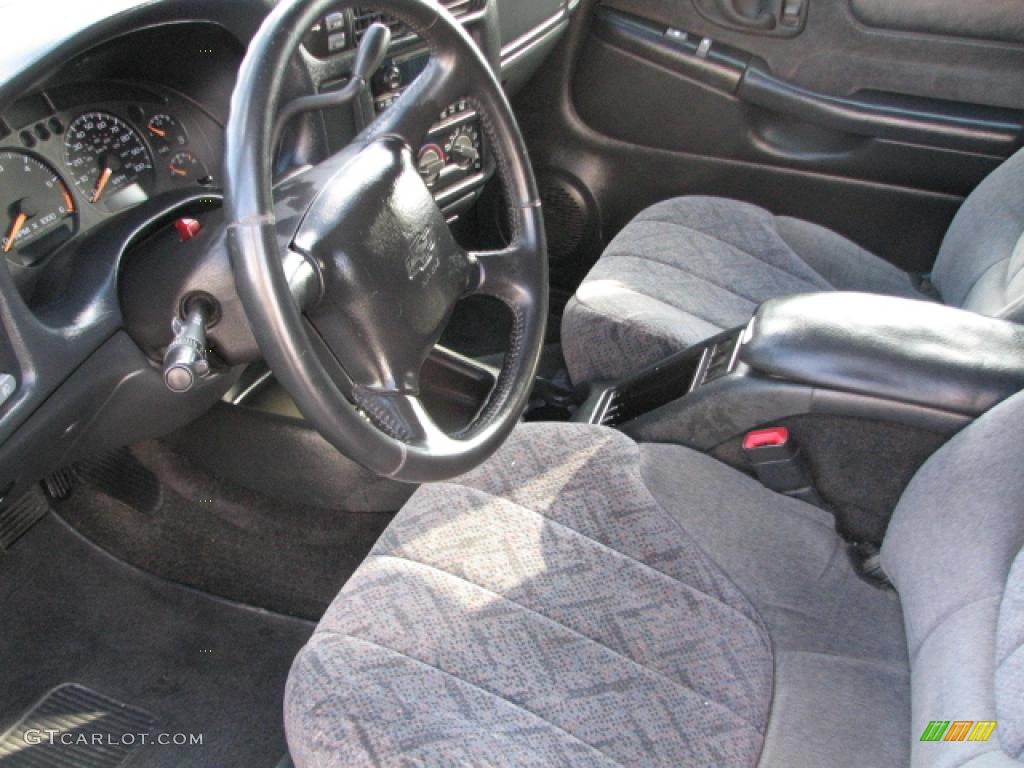 Graphite Interior 2002 Chevrolet S10 LS Crew Cab 4x4 Photo #39767542