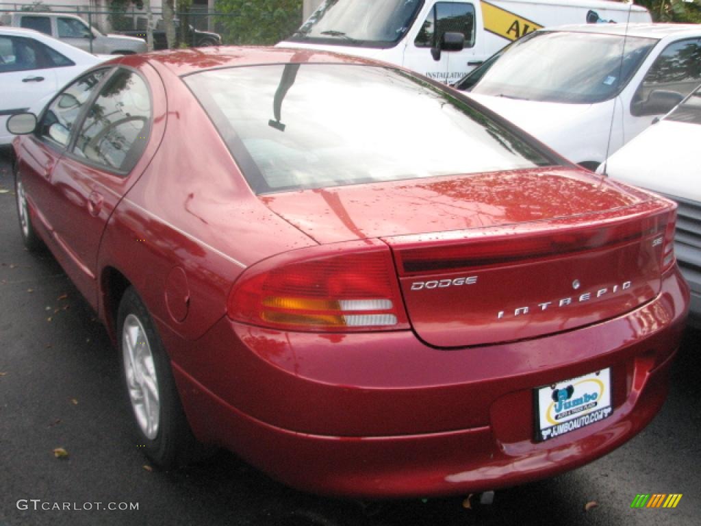 2002 Intrepid SE - Inferno Red Tinted Pearlcoat / Sandstone photo #4
