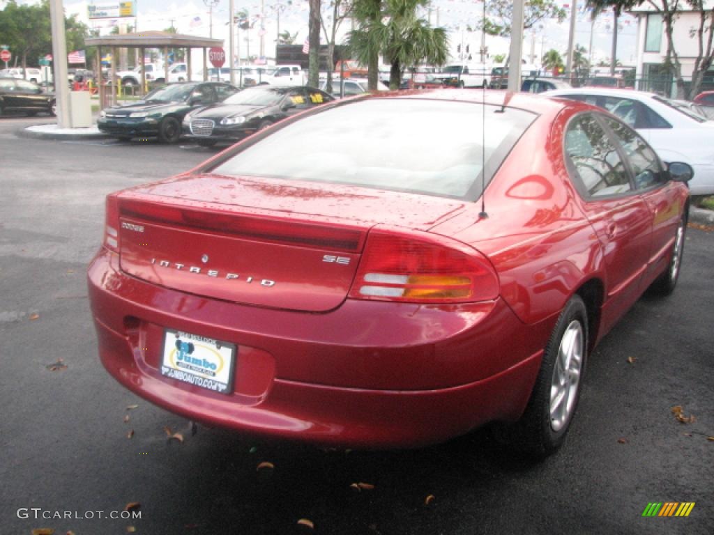 2002 Intrepid SE - Inferno Red Tinted Pearlcoat / Sandstone photo #6