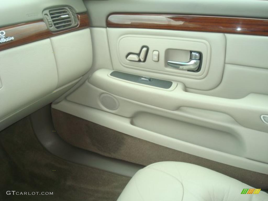 1998 Cadillac DeVille Tuxedo Collection Controls Photo #39776112