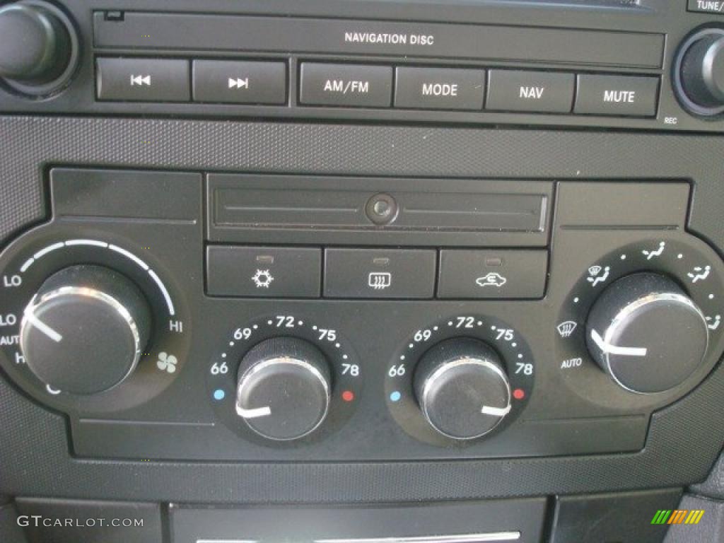 2005 Dodge Magnum R/T Controls Photo #39776556