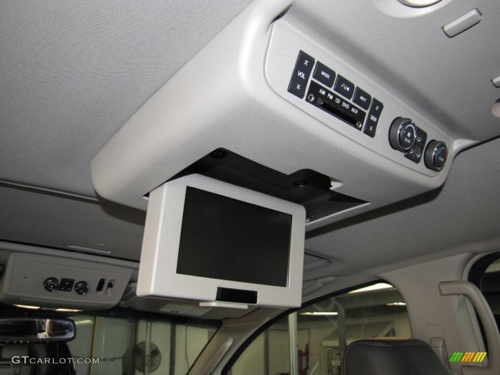 2010 Infiniti QX 56 4WD Controls Photo #39780708