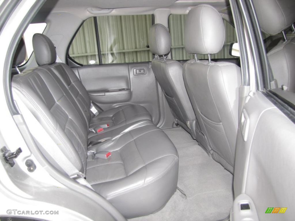 Gray Interior 2004 Isuzu Rodeo S Photo #39782338