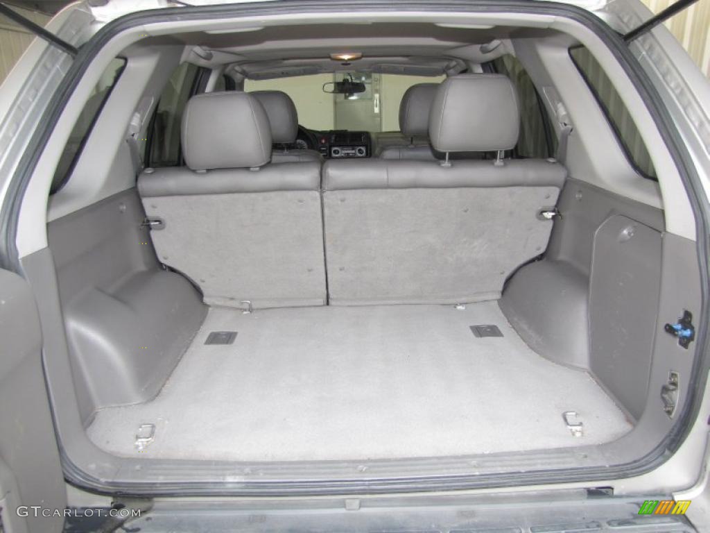 2004 Isuzu Rodeo S Trunk Photo #39782458