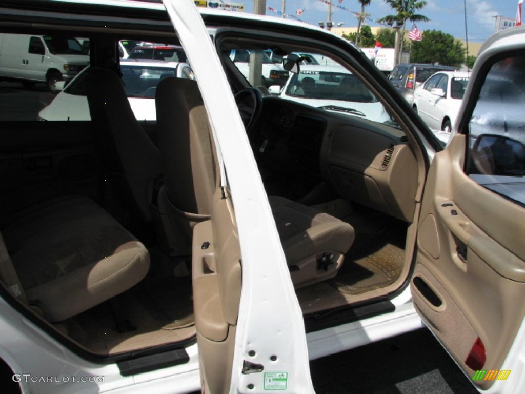 1999 Explorer XLT - Oxford White / Medium Prairie Tan photo #12