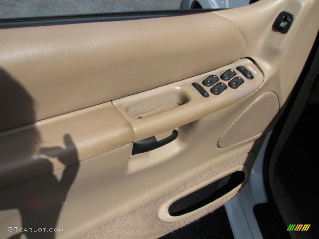 1999 Explorer XLT - Oxford White / Medium Prairie Tan photo #22