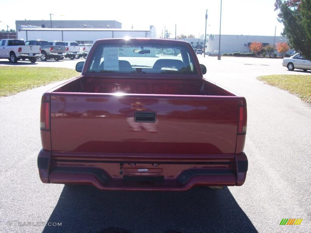 1997 S10 Regular Cab - Cherry Red Metallic / Graphite photo #6