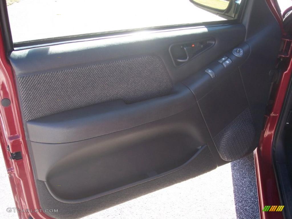 1997 S10 Regular Cab - Cherry Red Metallic / Graphite photo #18