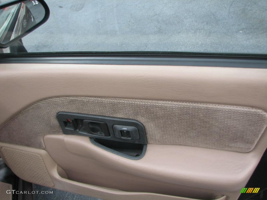1992 Saturn S Series SL1 Sedan Beige Door Panel Photo #39790382