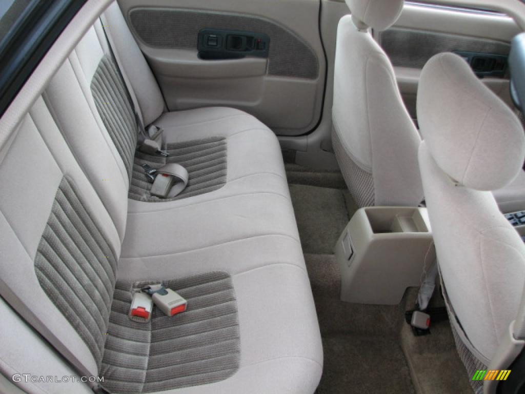 Beige Interior 1992 Saturn S Series SL1 Sedan Photo #39790398