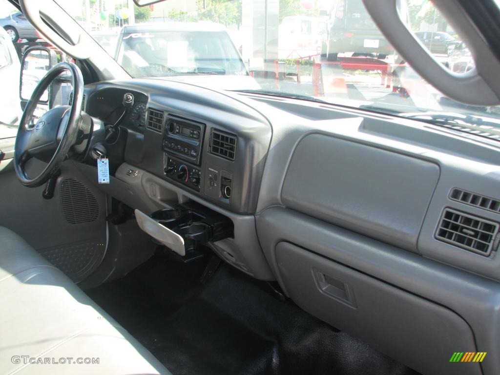 2003 F250 Super Duty XL SuperCab Chassis - Oxford White / Medium Flint Grey photo #11