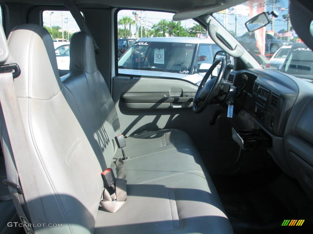 2003 F250 Super Duty XL SuperCab Chassis - Oxford White / Medium Flint Grey photo #12