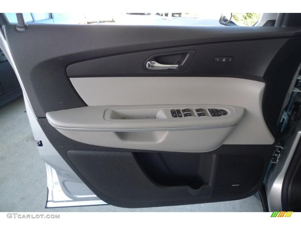 2010 GMC Acadia SLT AWD Light Titanium Door Panel Photo #39795518