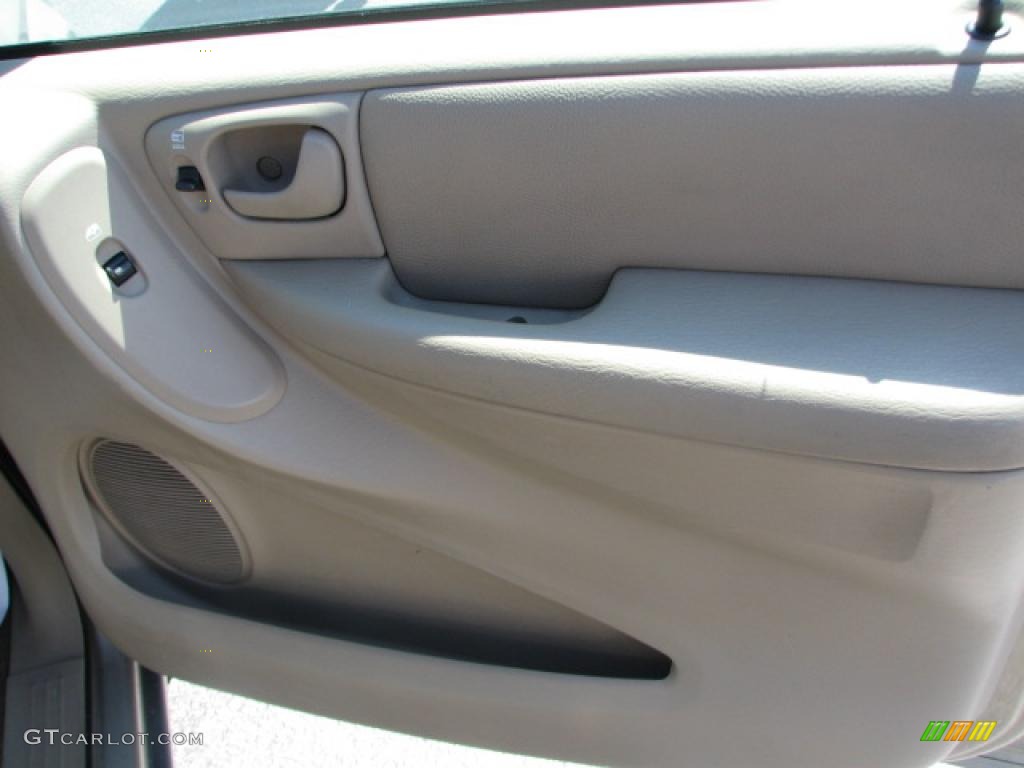 2002 Grand Caravan Sport - Light Almond Pearl / Sandstone photo #13