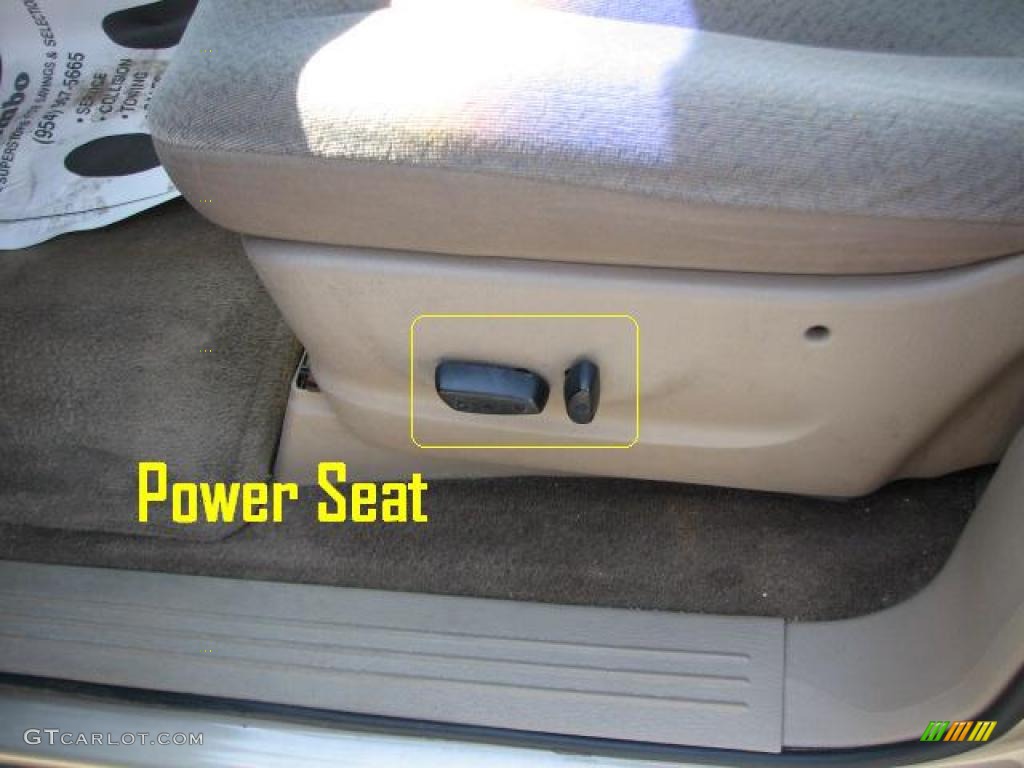 2002 Grand Caravan Sport - Light Almond Pearl / Sandstone photo #27