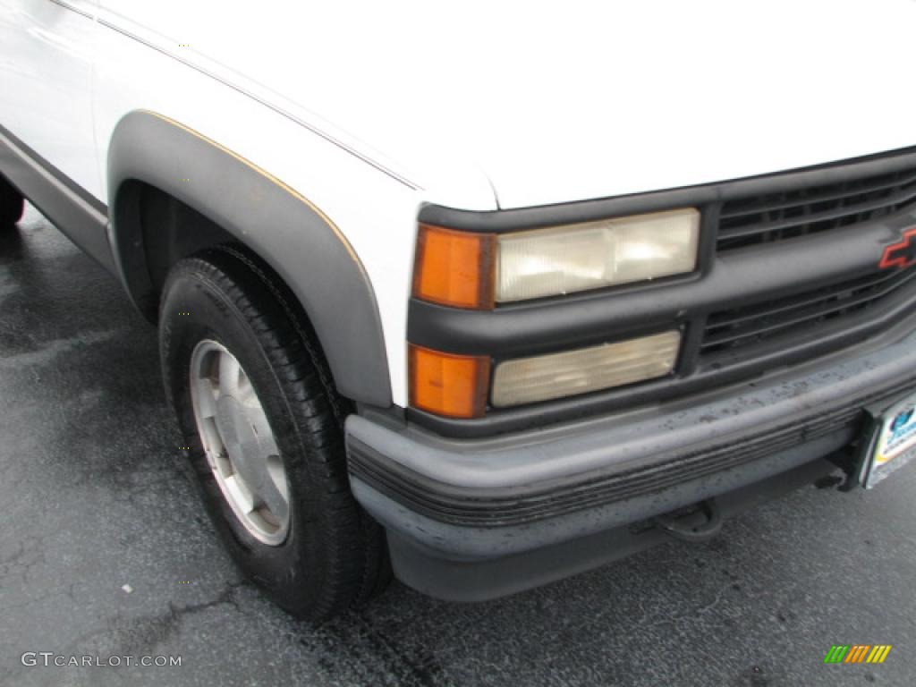 1996 Tahoe Sport 4x4 - Summit White / Gray photo #2