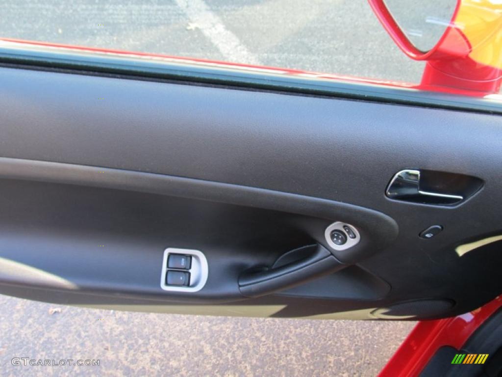 2007 Pontiac Solstice Roadster Ebony Door Panel Photo #39798958