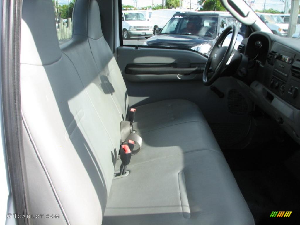 Medium Flint Interior 2006 Ford F250 Super Duty XL Regular Cab Photo #39799218