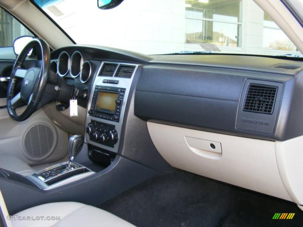 2006 Dodge Magnum R/T AWD Dark Slate Gray/Light Graystone Dashboard Photo #39806596