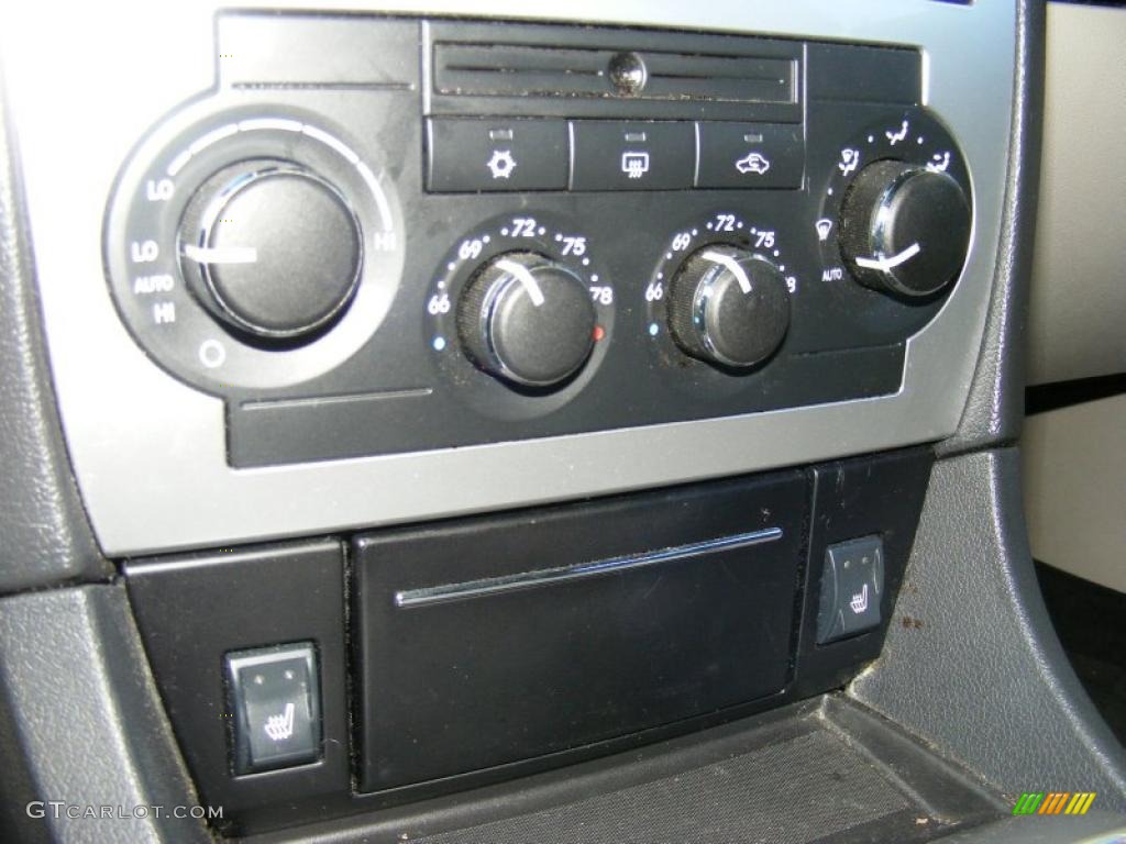 2006 Dodge Magnum R/T AWD Controls Photo #39806716