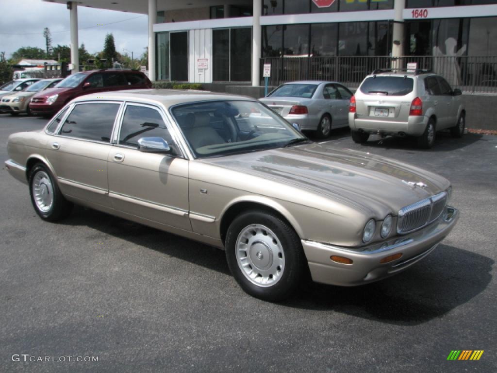 1999 XJ Vanden Plas - Topaz Metallic / Oatmeal photo #1