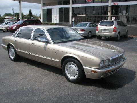 1999 Jaguar XJ Vanden Plas Data, Info and Specs