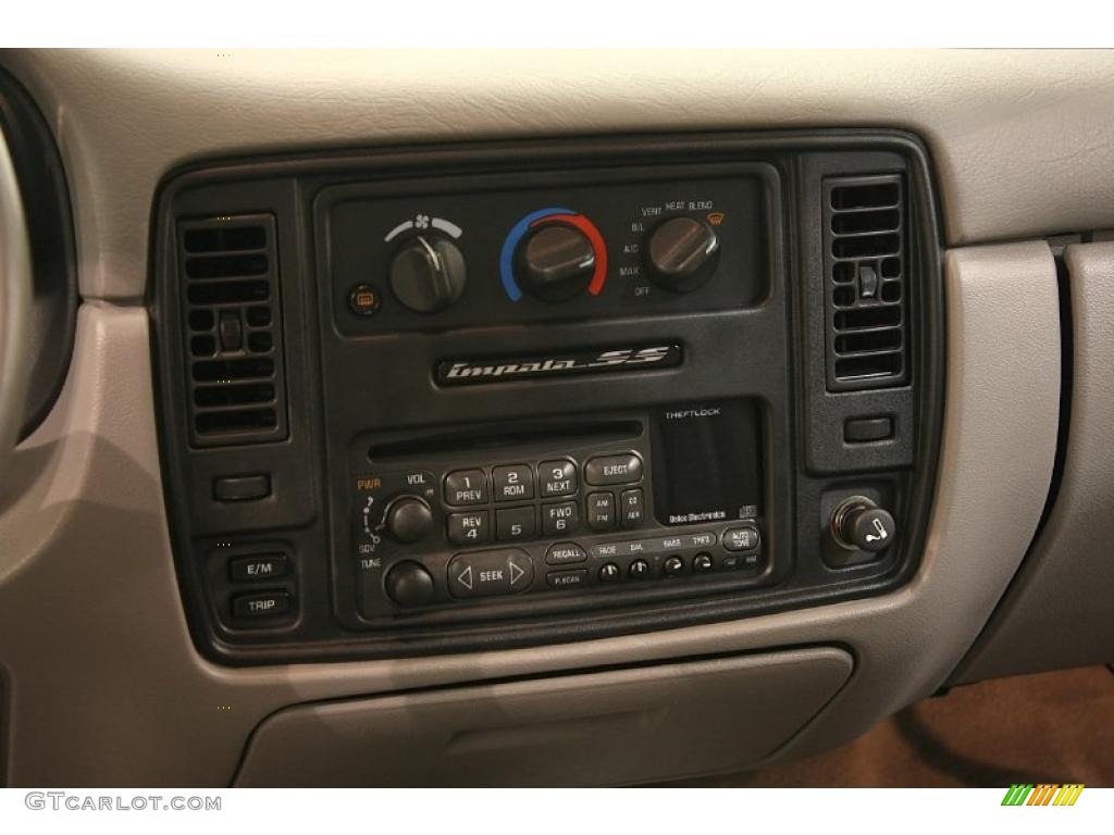 1996 Chevrolet Impala SS Controls Photo #39811879