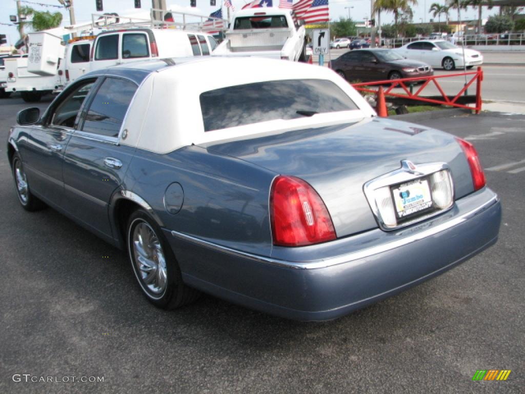 2000 Town Car Executive - Graphite Blue Metallic / Light Graphite photo #7