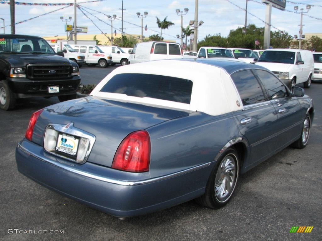 2000 Town Car Executive - Graphite Blue Metallic / Light Graphite photo #9