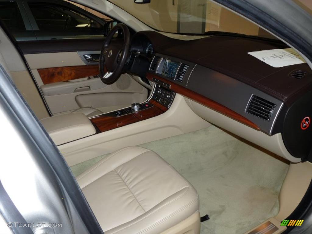 2010 Jaguar XF Sport Sedan Barley Dashboard Photo #39817236