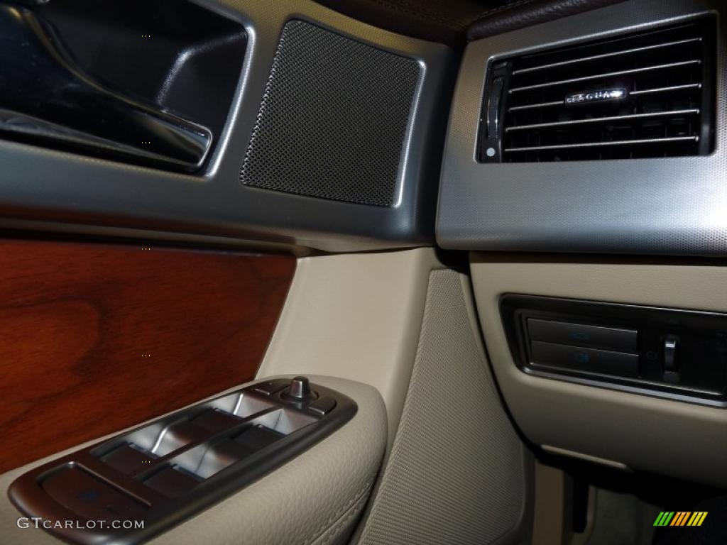 2010 Jaguar XF Sport Sedan Controls Photo #39817402