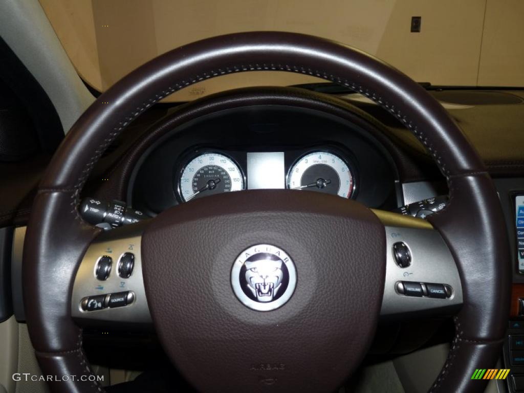 2010 Jaguar XF Sport Sedan Controls Photo #39817420