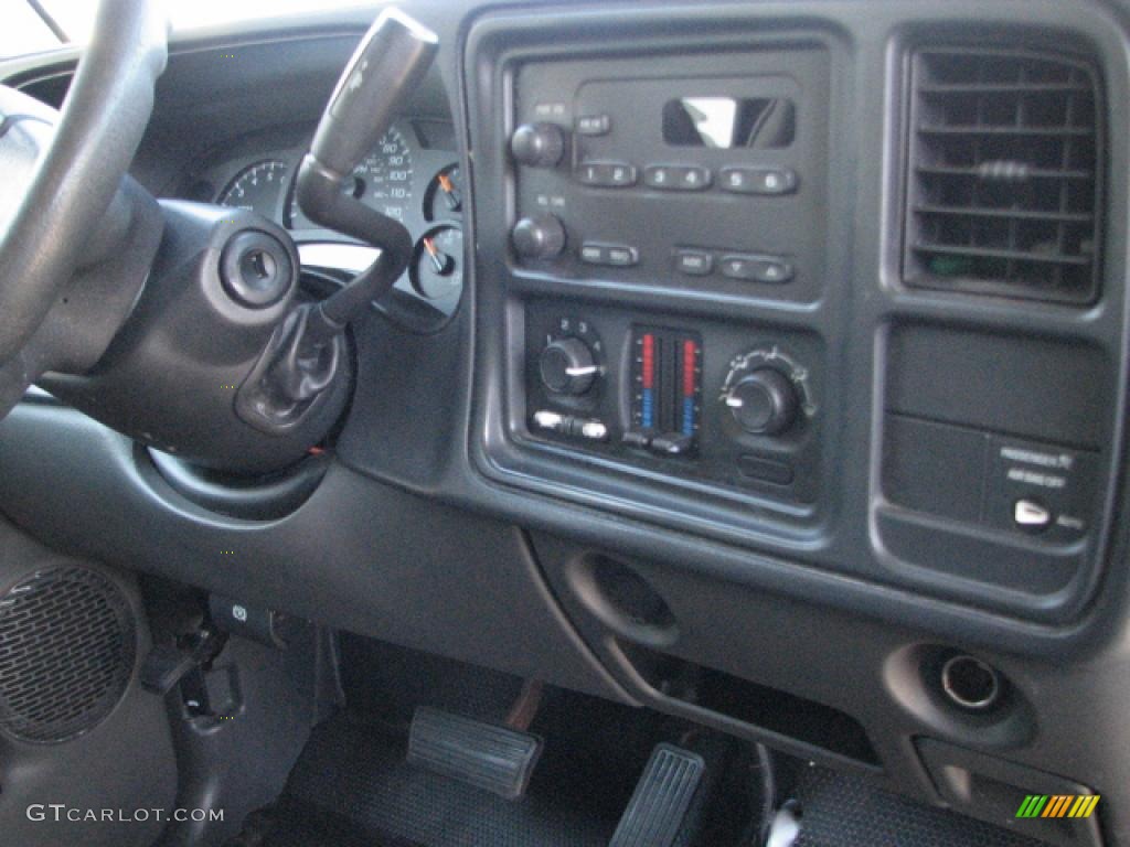 2004 Silverado 1500 Regular Cab - Summit White / Dark Charcoal photo #22