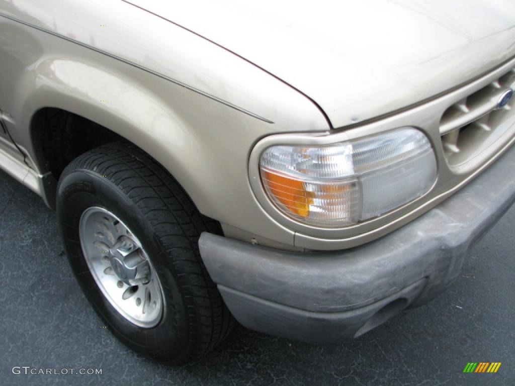 1999 Explorer XLT 4x4 - Harvest Gold Metallic / Medium Prairie Tan photo #2