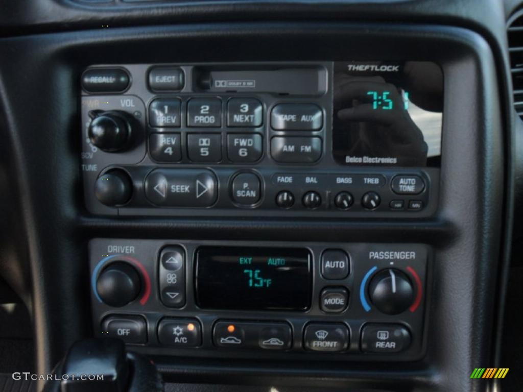 2001 Chevrolet Corvette Convertible Controls Photo #39822986