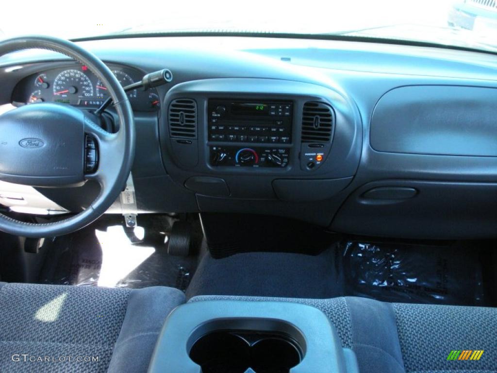 2002 F150 XLT SuperCab - Black / Dark Graphite photo #17