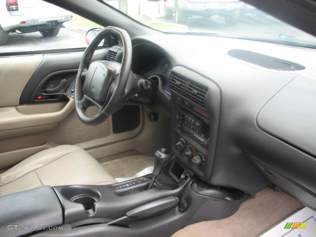 Neutral Interior 2000 Chevrolet Camaro Coupe Photo #39826050